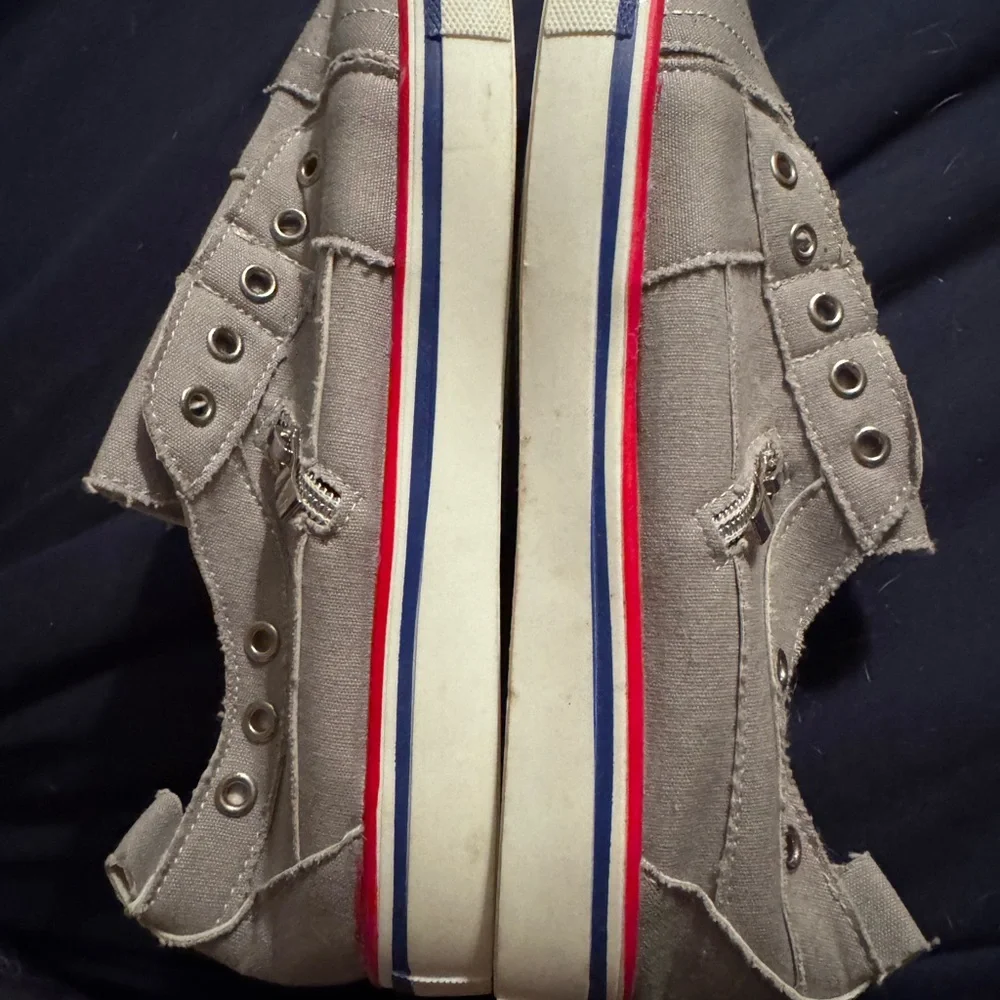 Kids Canvas Sneakers - Gray and Red - Picture 2 of 3